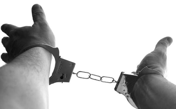 Elítélték a rablót, aki mozgáskorlátozottat vert egy székkel Jászkiséren