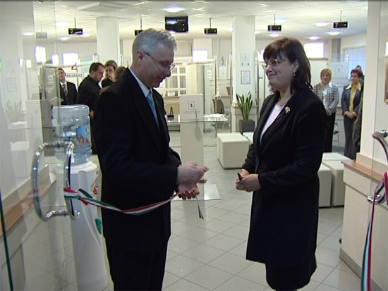 Dr. Lengyel Györgyi a Jász-Nagykun-Szolnok Megyei kormánymegbízott megnyitja a szolnoki kormányablakot 