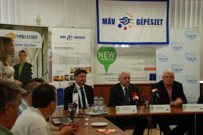 Fónagy János, a Nemzeti Fejlesztési Minisztérium államtitkára, és Szalay Ferenc, Szolnok polgármestere Fónagy János, a Nemzeti Fejlesztési Minisztérium államtitkára