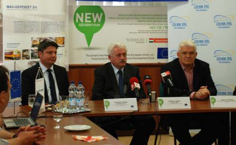 Fónagy János államtitkár mutatta be a Szolnokon készülő IC-kocsikat