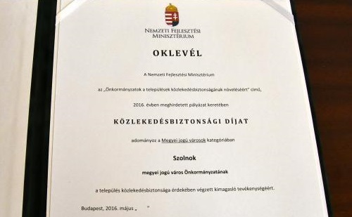 Díjat kapott Szolnok a közlekedésbiztonságért tett erőfeszítéseiért