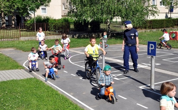 Kresz-parkot kaptak a szolnoki ovisok