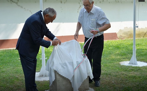 Emléktábla a szolnoki kajak-kenu pálya építőinek tiszteletére