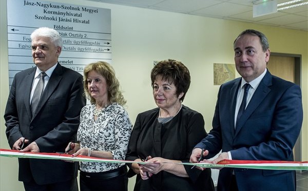 Átadták a Járási Hivatal új székházát Szolnokon