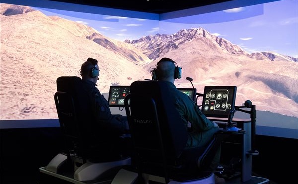 Helikopterszimulátort adtak át a szolnoki bázison