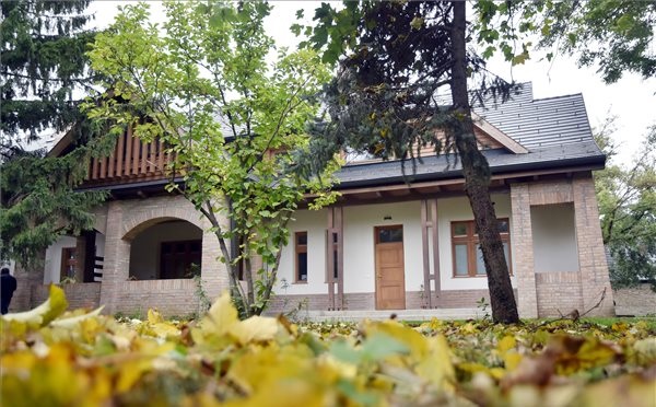 Átadták a felújított Szolnoki Művésztelepet