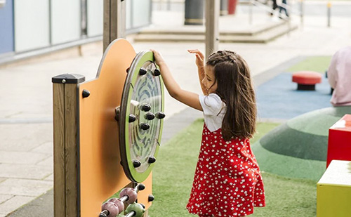 Új játszóteret alakítottak ki Szolnokon