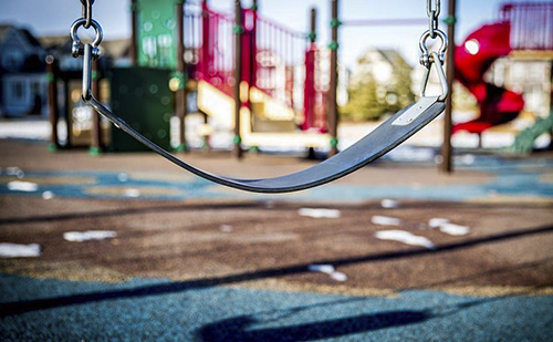 Játszótereket újítottak fel Szolnokon 